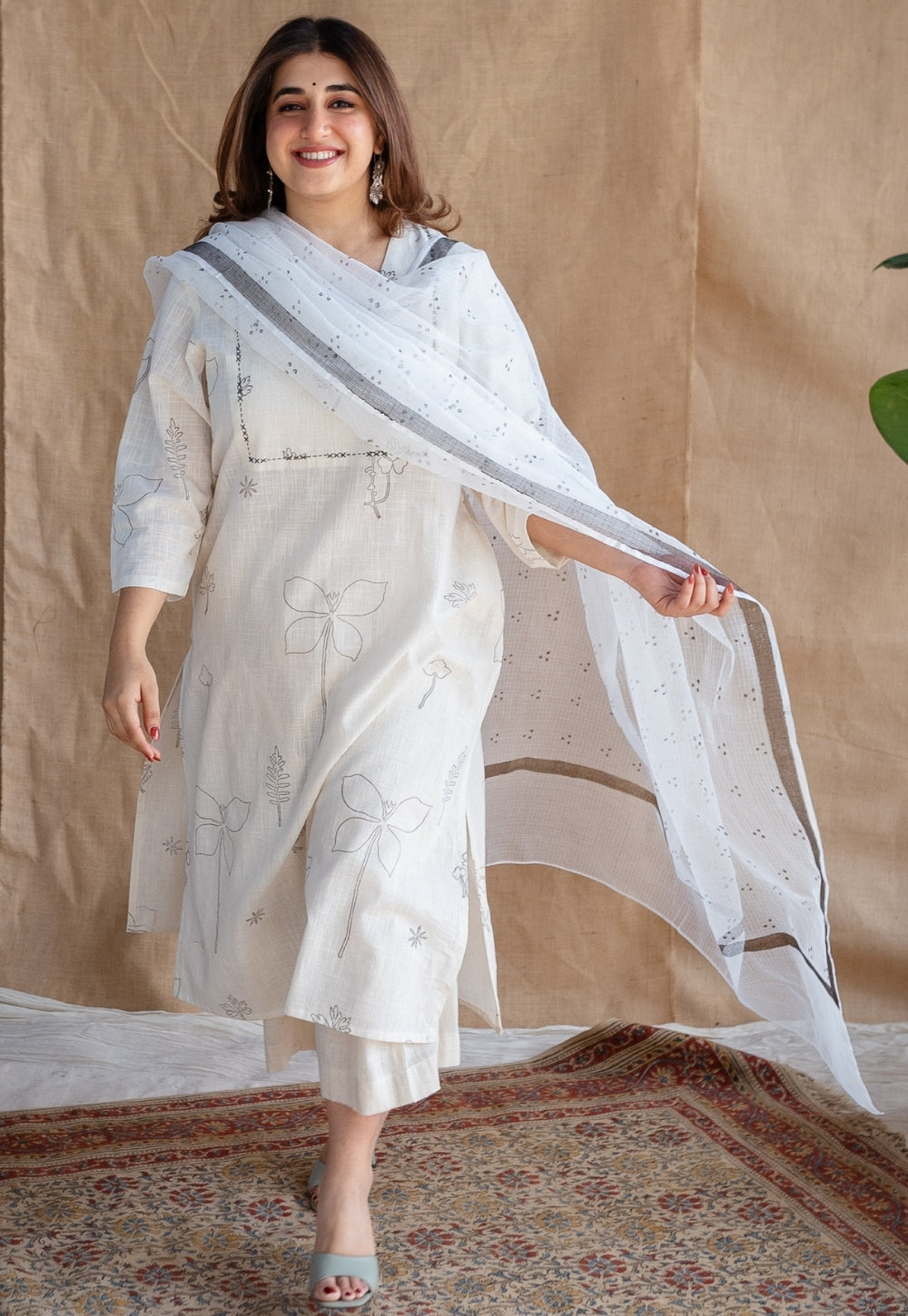 Felza Dabu Slub Cotton Hand Embroidered Kurta