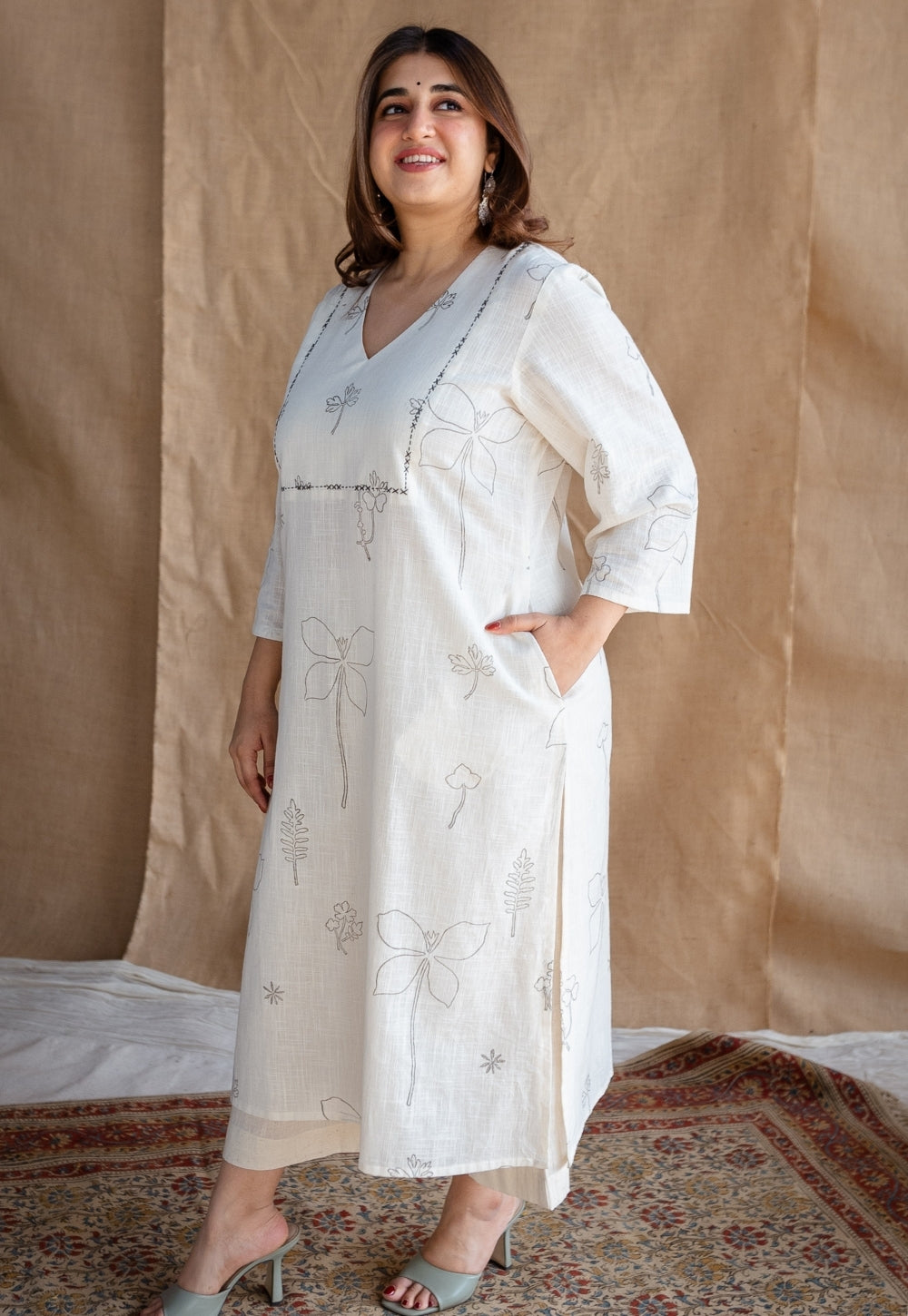 Felza Dabu Slub Cotton Hand Embroidered Kurta